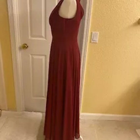RED DRESS - Picture 2 of 3